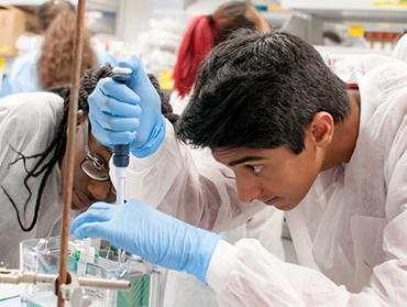 Students in NIH laboratory